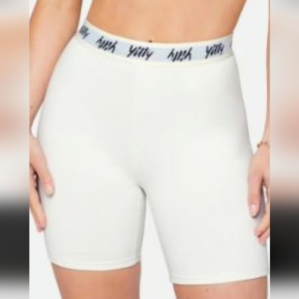 YITTYβ Cream Logo Waistband Shorts